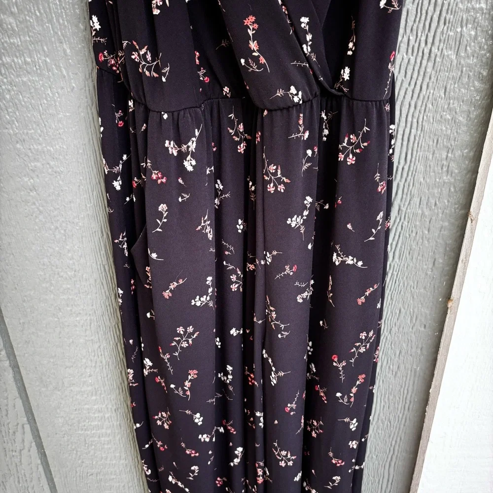 Kaileigh Floral V-Neck Jumpsuit - Size Medium - Picture 4 of 11
